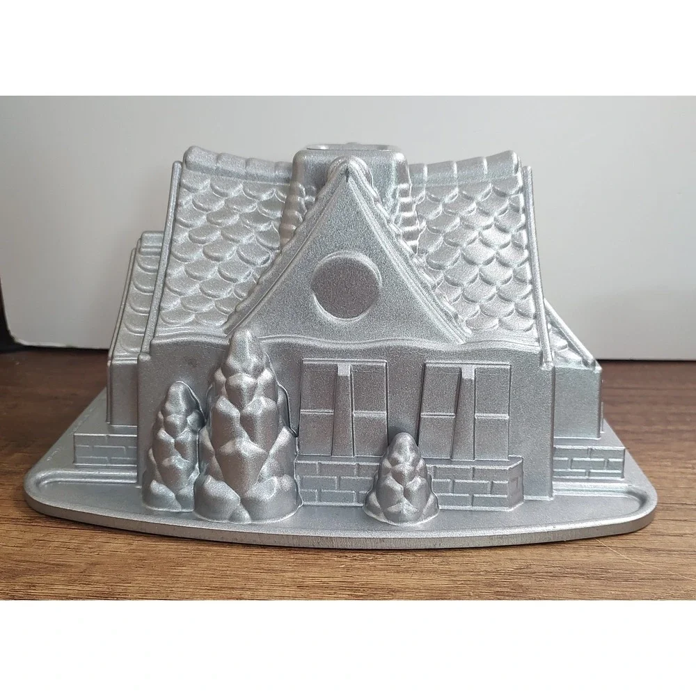 Nordic Ware Gingerbread House Cottage Cake Mold 2.1L 9 Cups William Sonoma D8